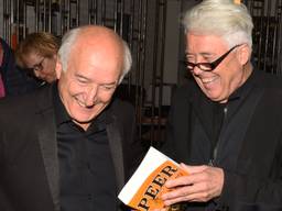 Peter Koelewijn (links) en George Kooymans tijdens de presentatie van het boek Peer in 2018 (foto: ANP).