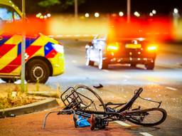 Fietser komt om het leven bij aanrijding, geschept toen hij weg overstak