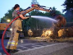 Hooibalen vatten vlam in Den Bosch