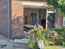 De ravage is dinsdagochtend groot (foto: Collin Beijk).
