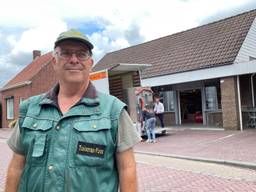 Alphons vreest dat de sluiting van de supermarkt de doodsteek is voor Huijbergen (foto: Rochelle Moes).