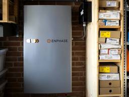 Een thuisbatterij in een huis (foto: ANP).