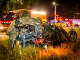 Drie auto's botsen op kruising Eindhoven