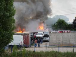 Brand bij autosloperij