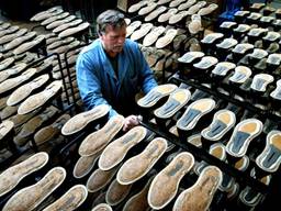 De schoenenfabriek van Van Lier in het Brabantse Loon op Zand (foto: ANP).
