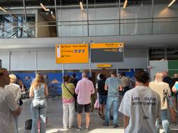 De aankomsthal bij Eindhoven Airport (archieffoto: René van Hoof)
