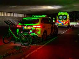 Jongen zwaargewond op straat gevonden