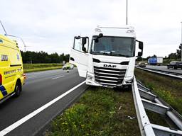 A16 dicht na ongeluk met vrachtwagen