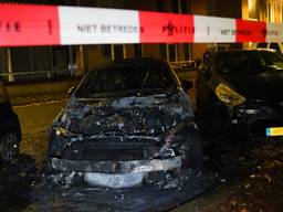 Auto van dakdekker brandt uit