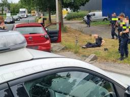De man werd getaserd en in de boeien geslagen (Foto: Instagram/ Politie Roosendaal.)