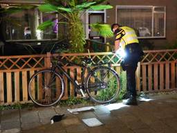Politie vond op deze plek het mes dat mogelijk gebruikt is (foto: Persbureau Heitink)