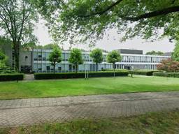 Jeandric P. filmde een vrouw en een kind onder de douche in de opvang voor Oekraïeners in Tilburg. (Foto: Google Maps)