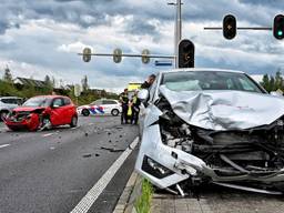 Ravage en vier gewonden na botsing tussen twee auto's op provinciale weg