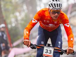 Van der Poel tijdens een training eerder deze week in Zwitersland (foto:ANP)