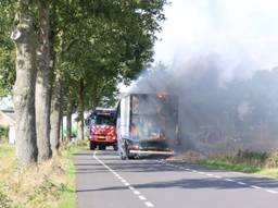 Vrachtwagen vol met aardappels in brand