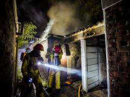 Schuurtjes in brand, asbest gevonden in dakbedekking