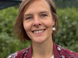 Linda Cebrian-Rampen verbouwt thee in Nederland (foto: Alice van der Plas).