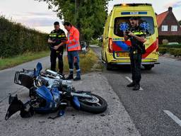 Motorrijder zwaargewond na botsing