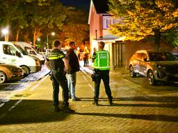 De politie doet een inval (Foto: Persbureau Heitink/ Rico Vogels.)
