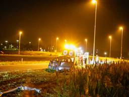 Auto slaat over de kop op afrit A50