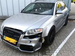 De beschadigde auto (foto: eigenaar auto).