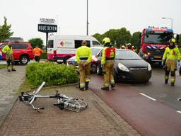 Fietser zwaargewond bij aanrijding met auto