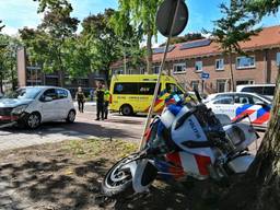 72-jarige man onder invloed van drugs botst op motoragent