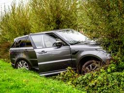 Auto beland in de sloot door een botsing in Oss