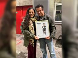 Rob Housen samen met de hoofdrolspeelster van Moulin Rouge (foto: privécollectie Rob Housen).