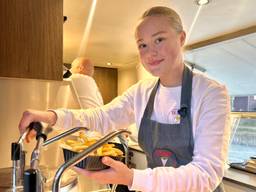 Jasmijn aan het werk in de Vetkei (foto: Jan Peels)