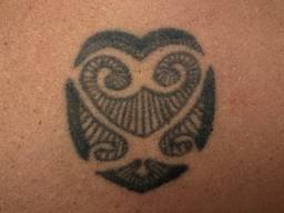 De tatoeage van Peggy, een sankofa (foto: Peggy van Straaten).