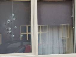 Het huis van een 68-jarige vrouw werd acht keer onder vuur genomen (foto: Omroep Brabant).