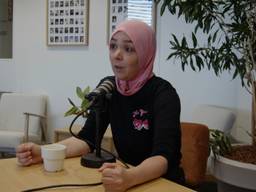 Esmah Lahlah in 'Brabant Kiest, de podcast'.