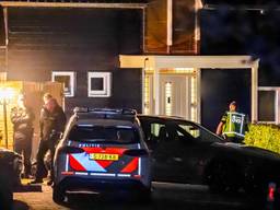 Bewusteloze mensen gereanimeerd in huis, brandweer doet metingen