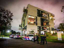 Familie vindt oudere vrouw zwaargewond in flat, mogelijke overval
