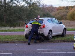 Politie duwt zelf de auto's aan de kant na kettingbotsing