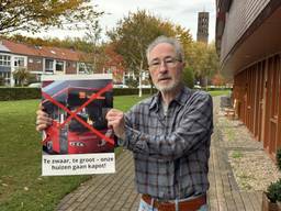 Protest tegen bussluis die is weggehaald en terugkomt (foto: Raymond Merkx).