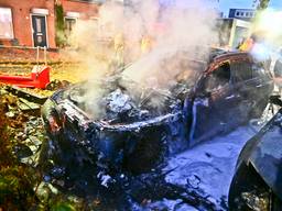Auto's gaan in vlammen op in Waalre