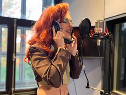 Emily Salvia doet als dragqueen mee aan het COC-songfestival: 'Heel tof'