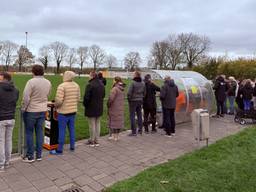 Toeschouwers langs de lijn bij een wedstrijd van TPO (foto: Eva de Schipper)
