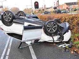Vier auto's zijn dinsdagochtend op elkaar gebotst op de Liesbosweg in Etten-Leur.