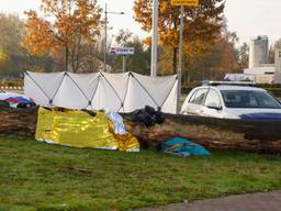 Op de Cacaokade in Helmond is dinsdagochtend een overleden man gevonden