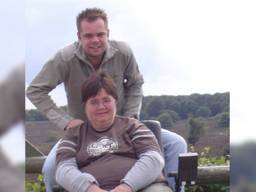 Twan en zijn moeder Hannie (foto: Twan Mensen).