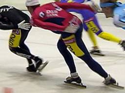 Marathonschaatsen kan gevaarlijk zijn vanwege de scherpen schaatsen. 