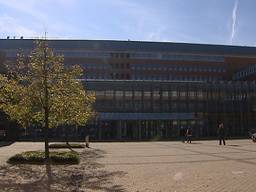 John van T. liep weg bij gerechtsgebouw (foto: archief).