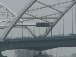 Rijkswaterstaat start met reparaties aan de Merwedebrug