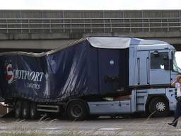 Het zwaarbeschadigde viaduct moet worden vervangen.