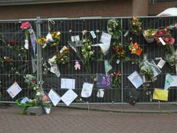 Bloemen voor de slachtoffers (foto’s Marco van den Broek) 