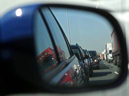 Lange file door ongeluk op A50.