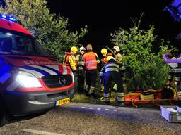 Zoekactie naar auto in kanaal (foto: Rob de Haas/Mainstay Media Breda)